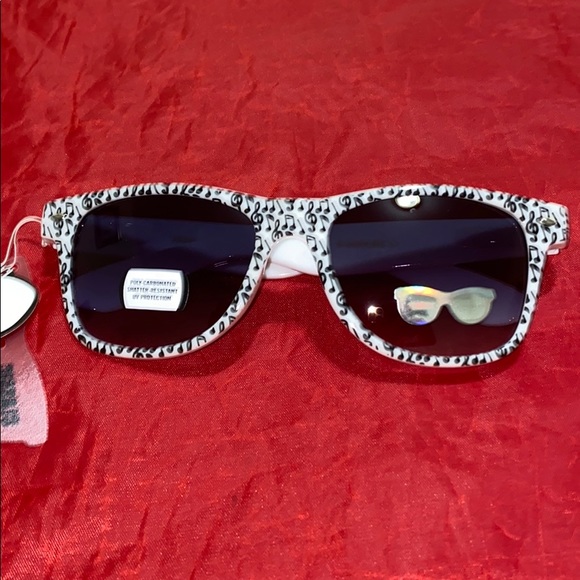 Polly Carbonate Shatter Resistant SUNGLASSES - Picture 4 of 11